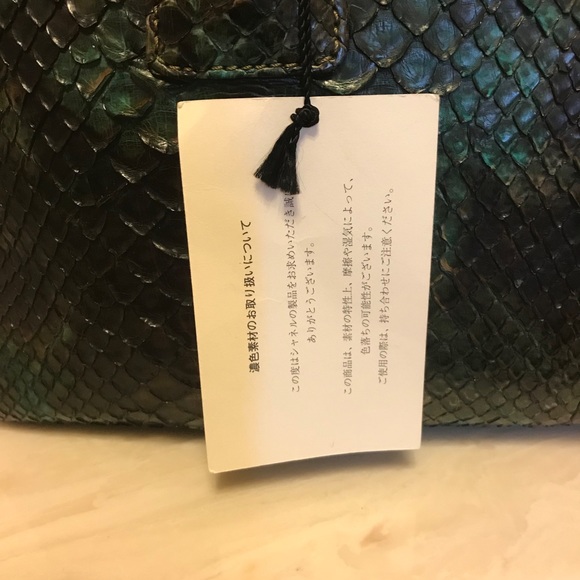 ❤️keeping❤️ CHANEL PYTHON TOTE NEW brown green python tassel beautiful ❤️ - Picture 10 of 16